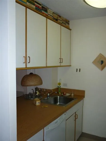 11_-_Kitchen