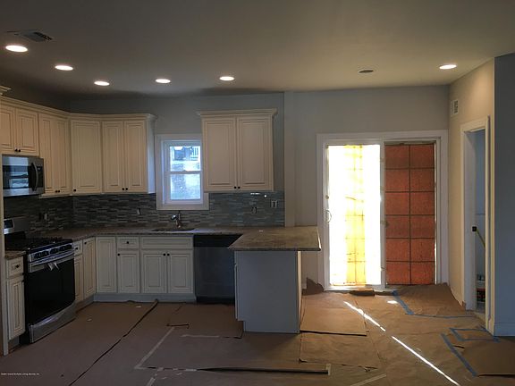 3rd image of 44 Van Buren St