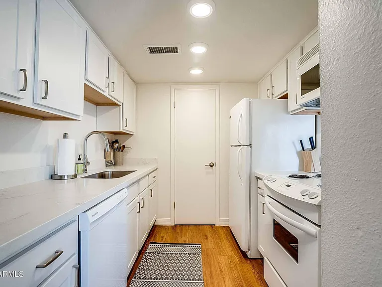 7906 E Keim Dr — Photo 16