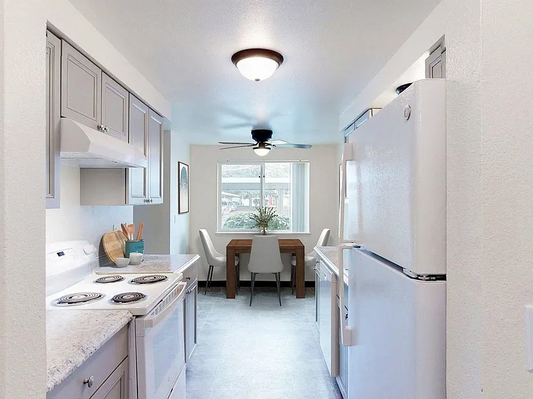Falcon View Apartments — Photo 1