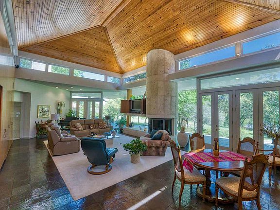 3rd image of 105 Jade Lot W1079-a