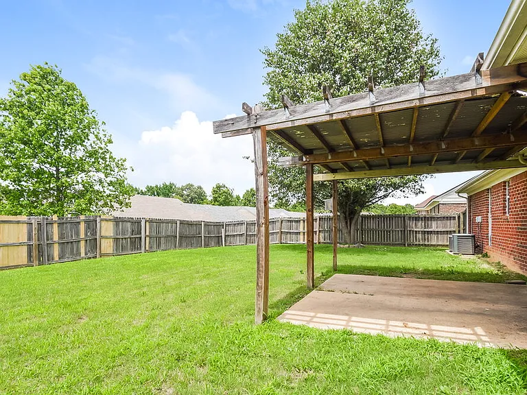 8181 Martin Dr — Photo 18