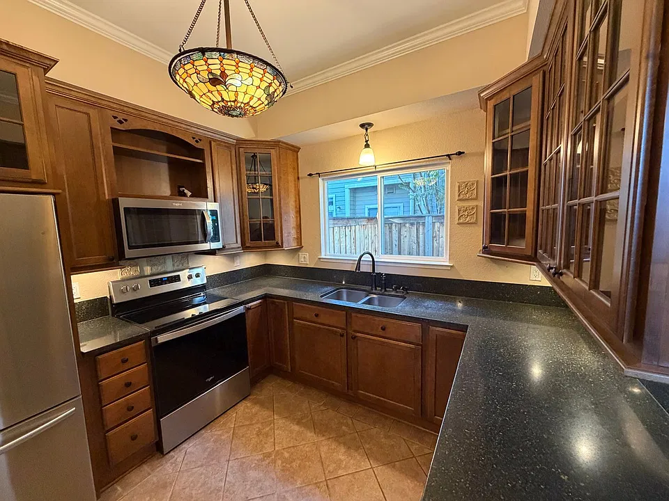 3127 Woods Cir