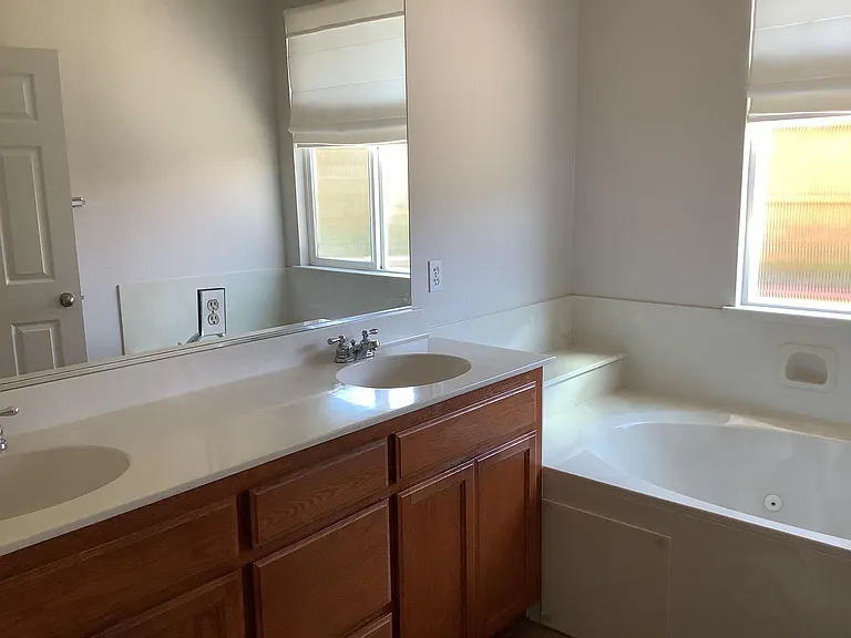 1488 Wellington Ave — Photo 11