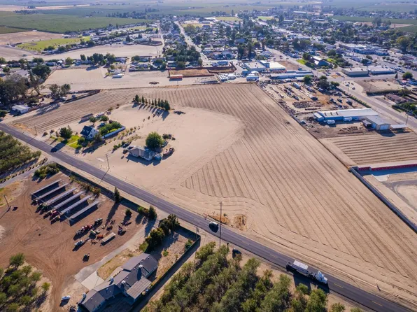 43060 S West Ave, Caruthers, CA 93609