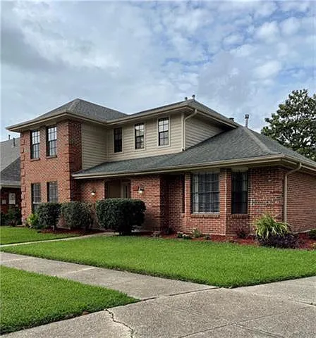 4 bed, 2.5 bath, 2689 sqft, $3,000 — Photo 2
