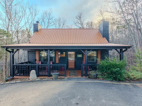 1712 Lake View Cir, Sevierville, TN 37876