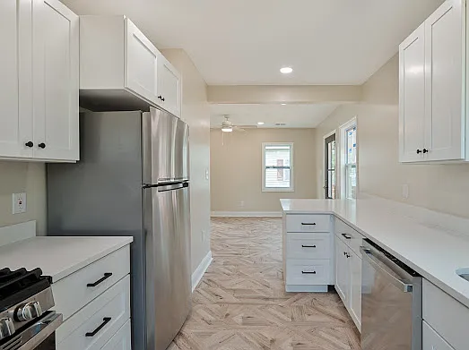 1405 Holt St — Photo 9
