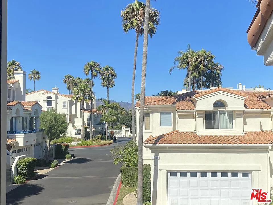 2 bed, 3.0 bath, 1562 sqft, $6,300 — Photo 2