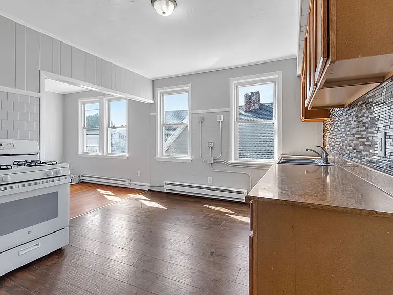 111 Pocasset Ave #3 — Photo 5