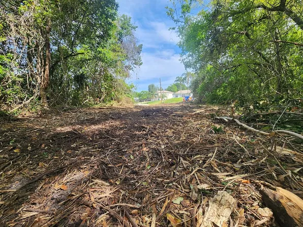 1188 E Lombardy Dr, Deltona, FL 32725