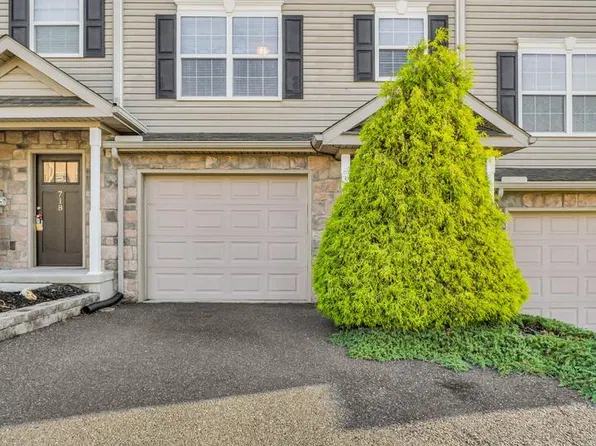 722 Gregs Dr, Harrisburg, PA 17111