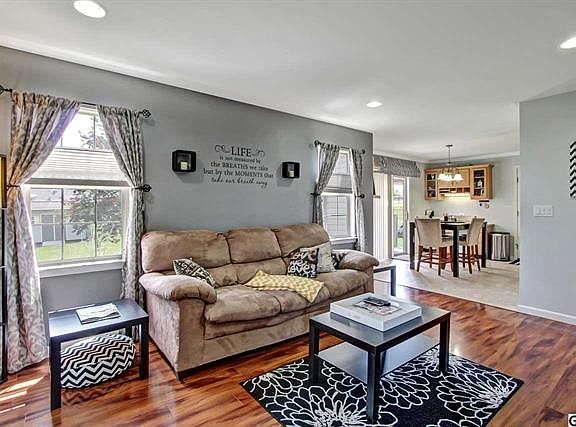 3rd image of 184 Martel Cir