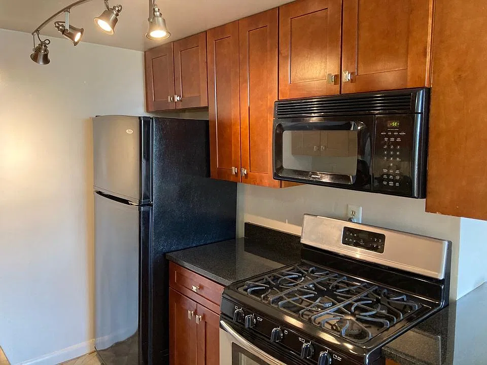 1 bed, 700 sqft, $2,000 — Photo 3