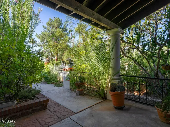 896 W Safari Dr, Tucson, AZ 85704