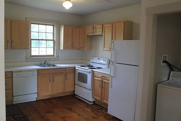 2nd image of 713C Main St #C