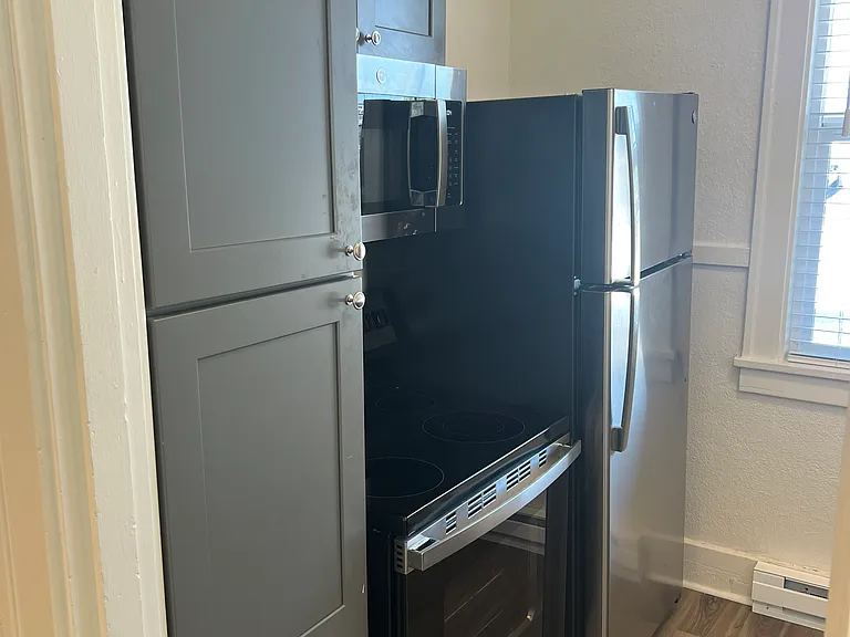 1237 Commerce Ave #5 — Photo 5