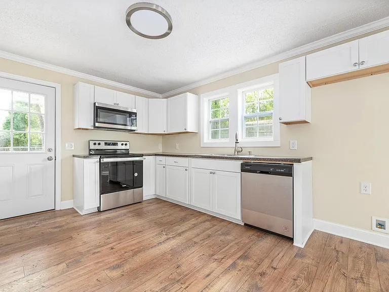 441 W Springs St — Photo 13