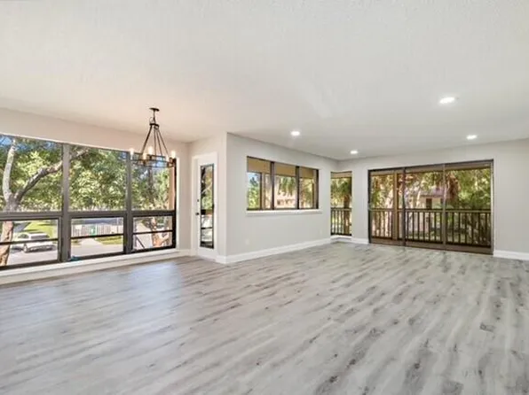 307 Brackenwood Circle, Palm Beach Gardens, FL 33418