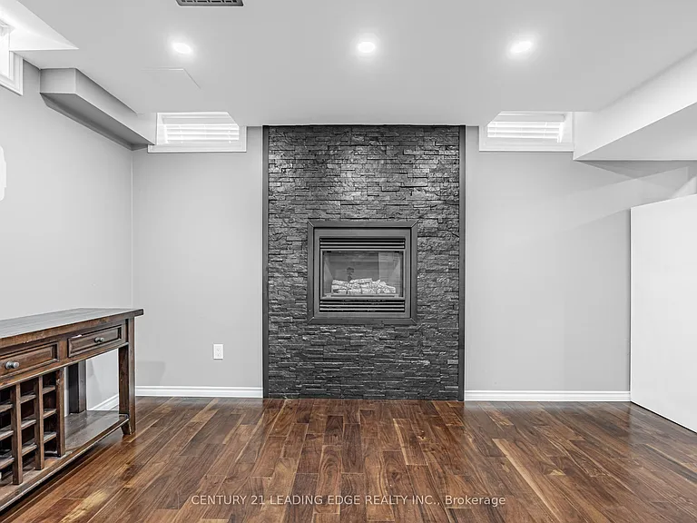 98 Erskine Dr #LOWER — Photo 9