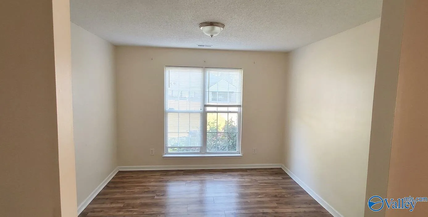 3 bed, 2.0 bath, 1650 sqft, $1,650 — Photo 4