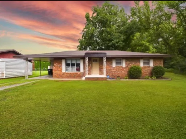 111 Blake Ave, Muscle Shoals, AL 35661