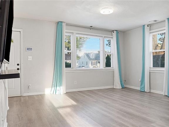 5th image of 3022 Herbert St