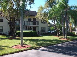 9291 Central Park Dr, Fort Myers, FL 33919