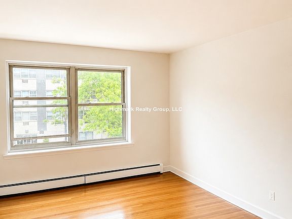 3rd image of 6830 N Sheridan Rd #371A