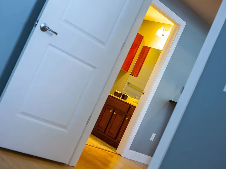 NORTH VALLEY LOFT APARTMENTS — Photo 8