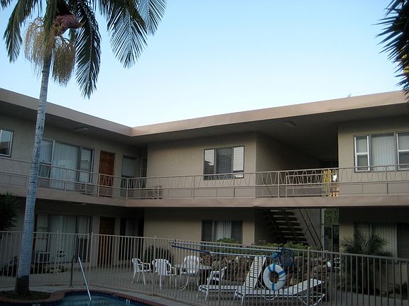 5th image of 1427 N Gardner St APT 10