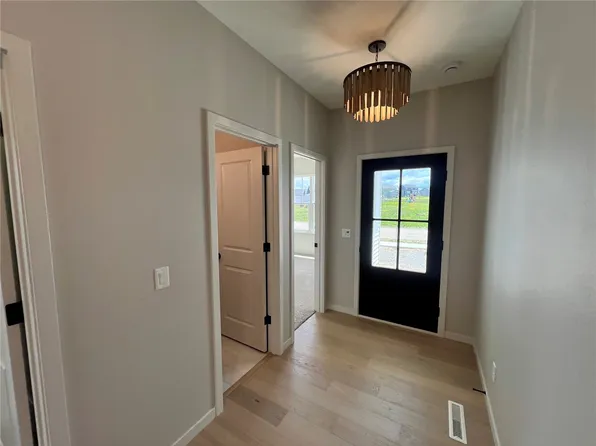 7408 Country Ridge Dr NW, Cedar Rapids, IA 52405