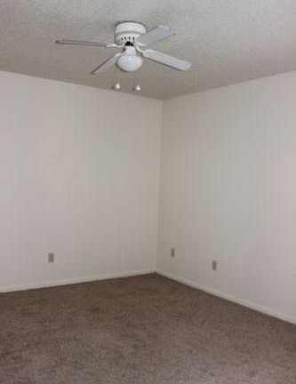 5th image of 405 Summer Ct #D
