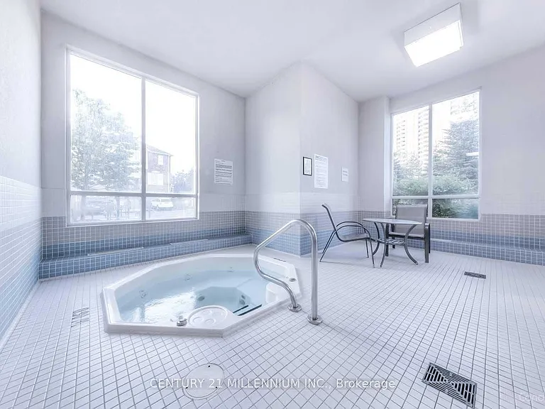 1359 Rathburn Rd E #1014 — Photo 18