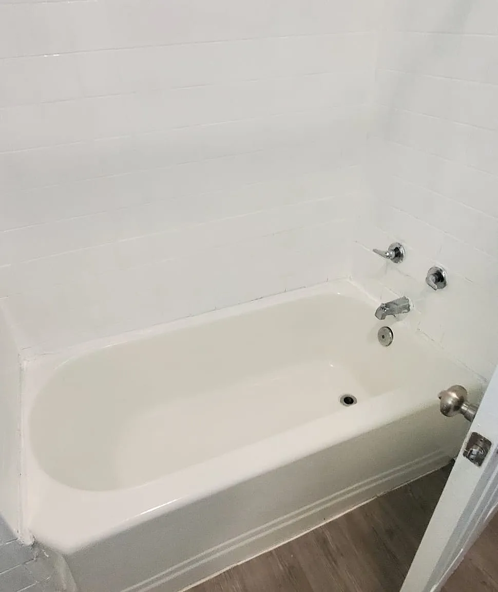 3 bed, 1000 sqft, $2,300 — Photo 4