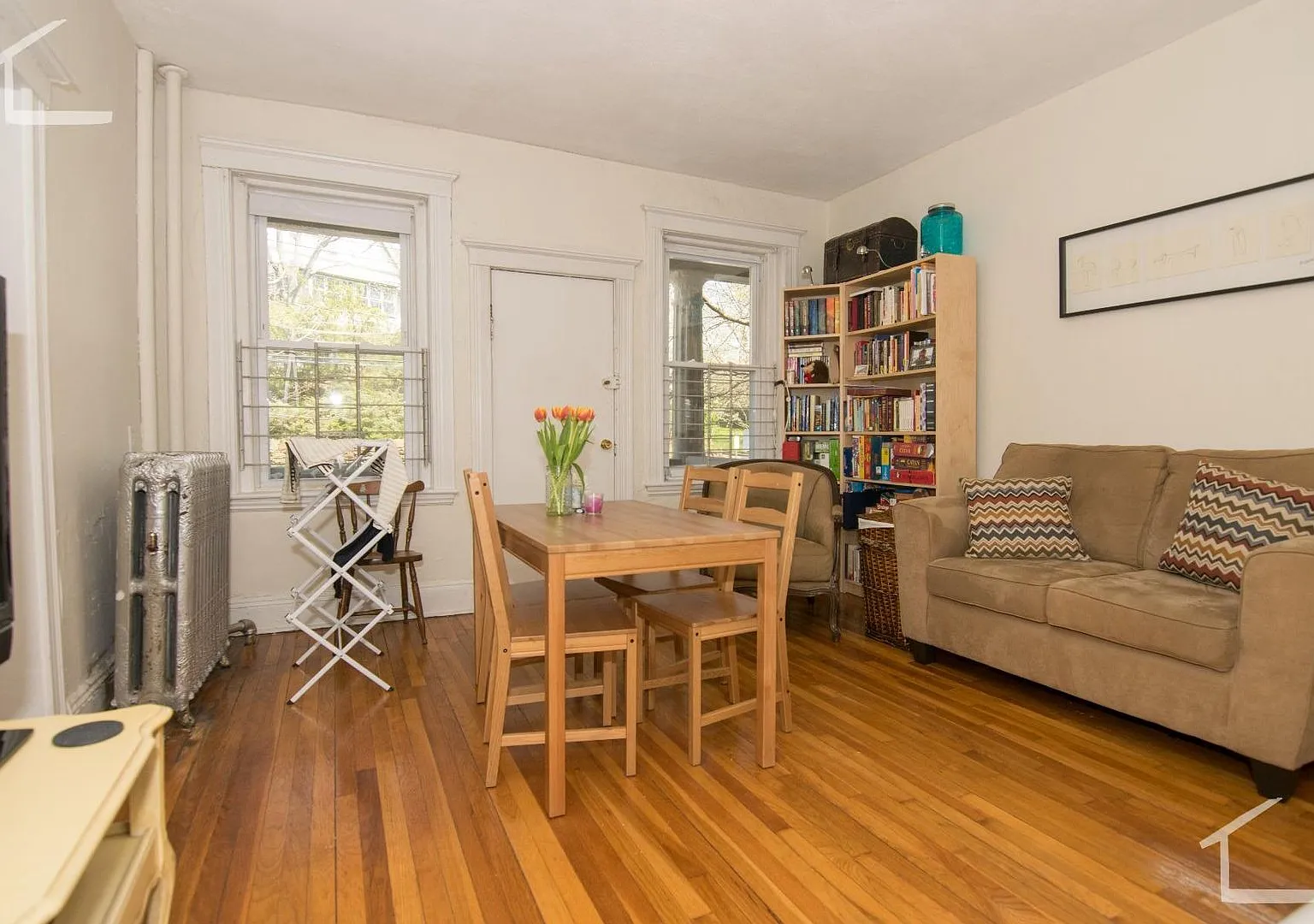 No Brokers Fee, Large Fully Renovated Unit, heat, Hot Water Included,, Eat-in Kitchen, Steps from... — Photo 1