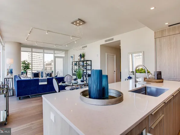 301 S Broad #1701, Philadelphia, PA 19107