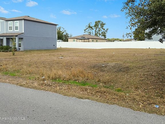 2nd image of 27041 Wakefield Dr
