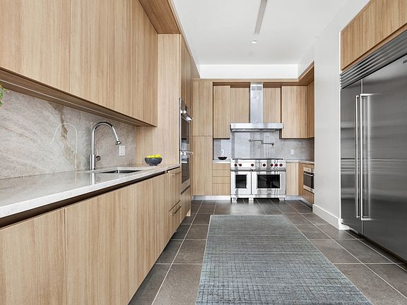 4th image of 8 Spruce St Ph N