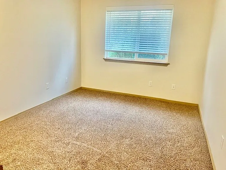 Westwood Park Apartments — Photo 6