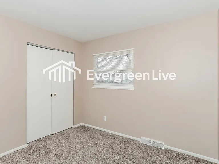 725 Decatur Ct — Photo 12