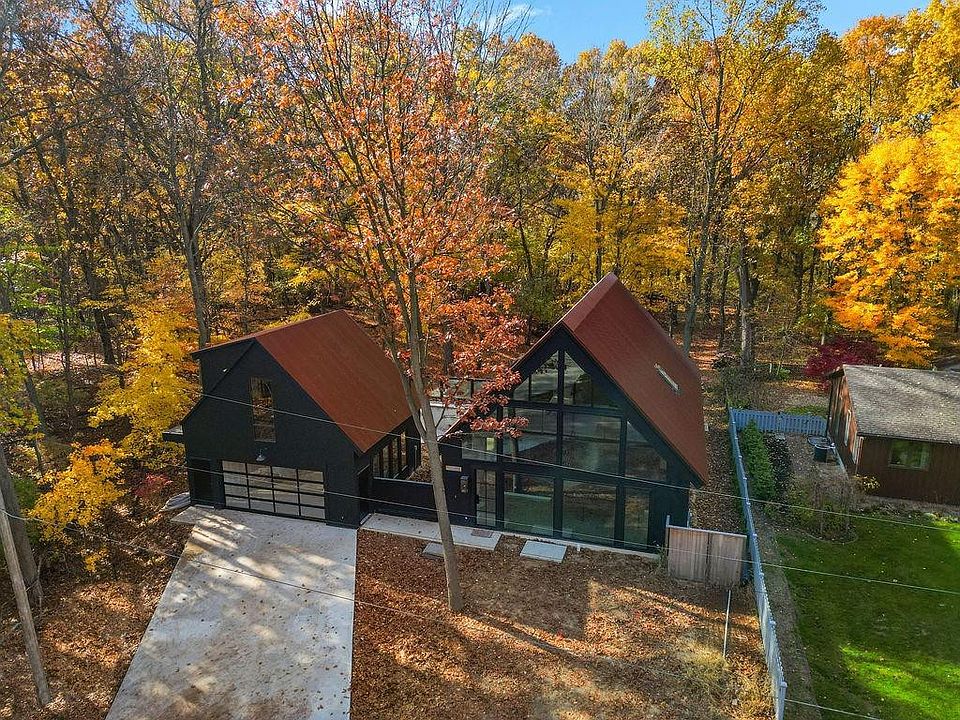 1st image of 218 Elmwood Dr