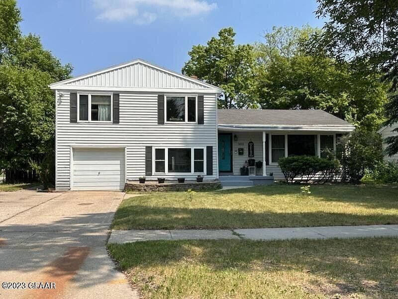 1622 7th Ave NW, East Grand Forks, MN 56721 | MLS #23-692 | Zillow