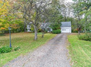 100 Maple Hill Dr, Chagrin Falls, OH 44022