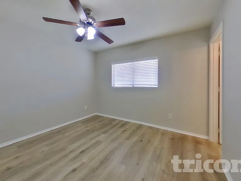11514 W Wethersfield Rd — Photo 23