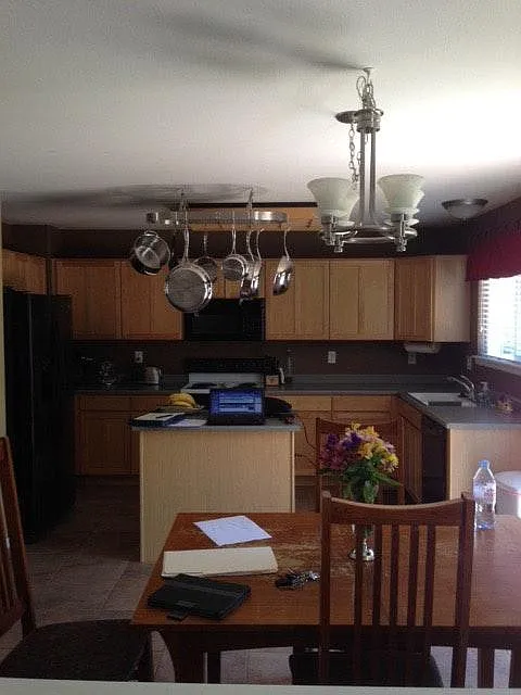 4 bed, 3.5 bath, 2170 sqft, $2,995 — Photo 2