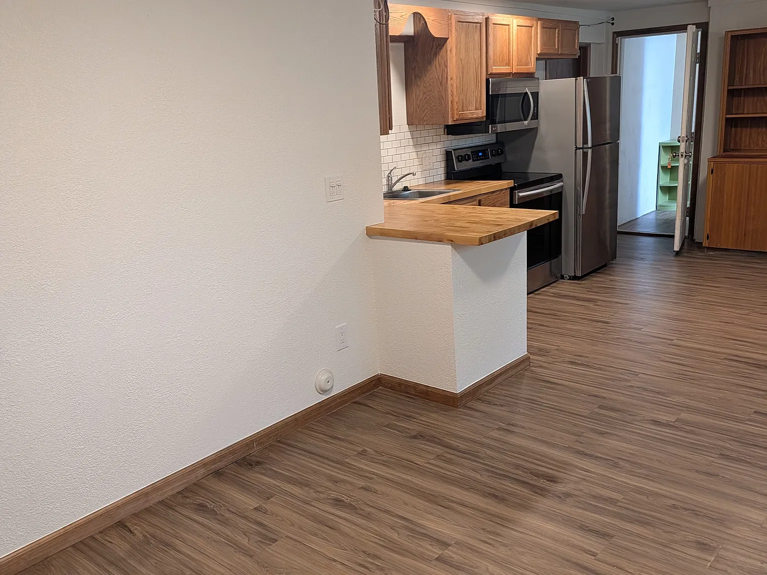 402 Fairview Ave — Photo 2