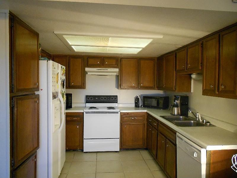 2nd image of 10604 Kinross Ave APT B