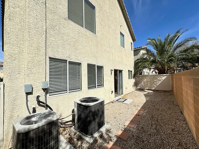 5640 Woods Crossing St — Photo 31