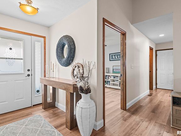 3rd image of 1035 Oakbrook Ave